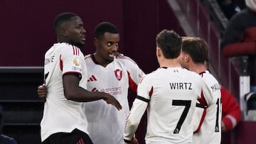 Soccer Football - Premier League - West Ham United v Liverpool - London Stadium, London, Britain - November 30, 2025 Liverpool's Alexander Isak celebrates scoring their first goal with Ibrahima Konate, Florian Wirtz and Alexis Mac Allister REUTERS/Tony O Brien EDITORIAL USE ONLY. NO USE WITH UNAUTHORIZED AUDIO, VIDEO, DATA, FIXTURE LISTS, CLUB/LEAGUE LOGOS OR 'LIVE' SERVICES. ONLINE IN-MATCH USE LIMITED TO 120 IMAGES, NO VIDEO EMULATION. NO USE IN BETTING, GAMES OR SINGLE CLUB/LEAGUE/PLAYER PUBLICATIONS. PLEASE CONTACT YOUR ACCOUNT REPRESENTATIVE FOR FURTHER DETAILS..