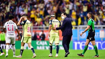 <br><br>
(I-D), Roger Martinez y Santiago Solari Director Tecnico de America durante el partido America vs Pumas UNAM, Correspondiente a la Jornada 12 del Torneo Apertura Grita Mexico A21 de la Liga BBVA MX, en el Estadio Azteca, el 03