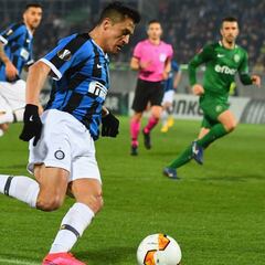 Alexis destacó en buen triunfo de visita por la Europa League