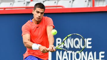 MONTREAL, QUEBEC - AUGUST 10: Carlos Alcaraz of Spain hits a return against Tommy Paul of the United States during Day 5 of the National Bank Open at Stade IGA on August 10, 2022 in Montreal, Canada.   Minas Panagiotakis/Getty Images/AFP
== FOR NEWSPAPERS, INTERNET, TELCOS & TELEVISION USE ONLY ==