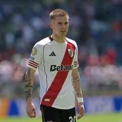 Franco juega bien, Mastantuono elige mejor