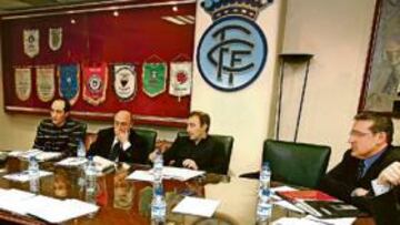 <b>DE URGENCIA. </b>La Comisión Antiviolencia de la Federació Catalana se reunió ayer para estudiar medidas.