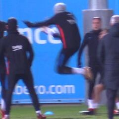 ¿A dónde iba Suárez? Piqué se quedó petrificado...