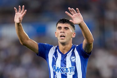 En 2025, fue cedido febrero al Alavés siendo jugador del Getafe. El equipo vitoriano lo fichó en julio de 2025. Hasta el momento lleva 27 partidos. 