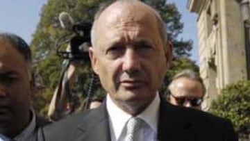 <b>DURO REVÉS</b>. Ron Dennis debe afrontar ahora la derrota absoluta en el mundial y el pago de cien millones de euros.