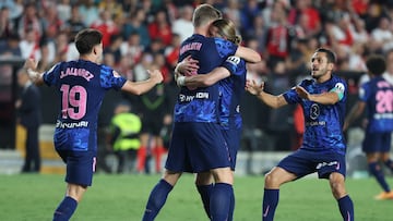 Atletico Madrid's English midfielder #04 Conor Gallagher celebrates with Atletico Madrid's Norwegian forward #09 Alexander Sorloth and teammates after scoring his team's first goal during the Spanish league football match between Rayo Vallecano de Madrid and Club Atletico de Madrid at the Vallecas stadium in Madrid on September 22, 2024. (Photo by Thomas COEX / AFP)