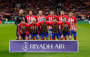 Oncel inicial edl Atlético de Madrid. Jan Oblak, Axel Witsel, Mario Hermoso, Álvaro MOrata, José María Giménez, Nahuel MOlina, Rodrigo Riquelme, Rodrigo de Paul, Antoine Griezmann, Koke y Saúl Ñíguez.
