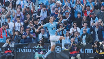 Fer L¨®pez celebra el tanto anotado con el Celta ante el Villarreal en Bala¨ªdos.