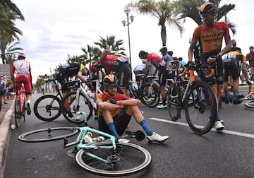 Las caídas y la lluvia
protagonistas en la primera etapa del Tour