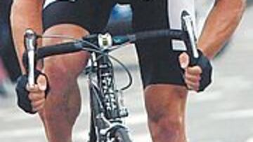 <b>ASOMBROSO. </b>Armstrong pasó por encima de sus rivales en el Tour.