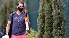 Rafa Nadal pasea por las instalaciones del Masters de Montecarlo.