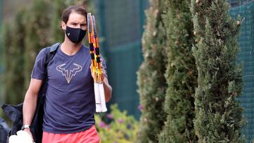 Rafa Nadal pasea por las instalaciones del Masters de Montecarlo.