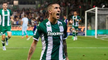 El español Aitor Cantalapiedra celebra uno de sus goles con Panathinaikos en la Superliga de Grecia.