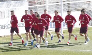 Los jugadores titulares ante el Barcelona realizaron carrera continua.