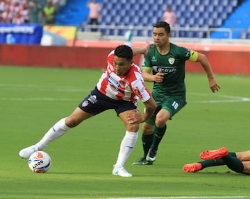 El equipo dominó el partido. Hizo tres goles y Viera atajó un penal.