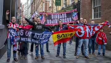 La afición del Atlético de Madrid tomó las calles de Liverpool