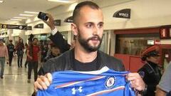 V&iacute;ctor V&aacute;zquez podr&iacute;a debutar esta noche con la camiseta del Cruz Azul en el estadio Nou Camp.