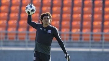 Standard sí prestaría a Guillermo Ochoa al Nápoles