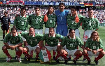 Considerada por muchos como la mejor playera de México en Mundiales. Lucía a lo largo de su casaca verde el relieve de la Piedra del Sol Azteca, popularmente conocida como el Calendario Azteca.