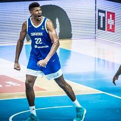 El viaje de 8.000 km de Tavares para estar en el Mundial