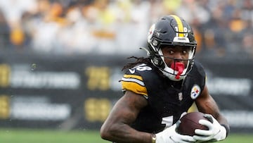 Oct 29, 2023; Pittsburgh, Pennsylvania, USA; Pittsburgh Steelers wide receiver Diontae Johnson (18) runs after a  catch against the Jacksonville Jaguars during the second quarter at Acrisure Stadium. Mandatory Credit: Charles LeClaire-USA TODAY Sports