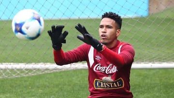 Pedro Gallese durante un entrenamiento con la selecci&oacute;n peruana.