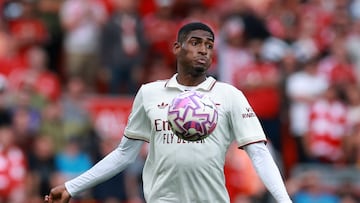 ¿Por qué Cristhian Mosquera, figura del Arsenal, no juega con la Selección Colombia?