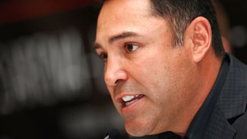 Óscar de la Hoya durante una rueda de prensa.