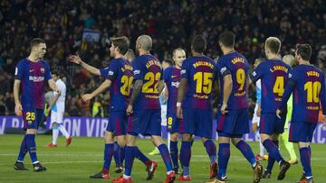 Los jugadores del Barcelona celebran un gol de Paulinho al Deportivo. 