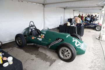 Tercera edición de la reunión y exhibición de automóviles clásicos en el circuito del Jarama

