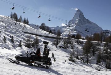 Es un pueblo agrícola a los pies del Matterhorn reconvertido en una estación de esquí de lujo. Cuenta con una gran cantidad de restaurantes gourmet, tantos, que se ofertan viajes que combinan el esquí y la gastronomía. Goza de 200 km de pistas con una nieve de primera calidad.