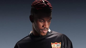 Butler, con su nueva línea de camisetas y el escudo inspirado en el Sevilla.