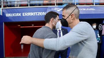 Gaizka Garitano en el banquillo armero.