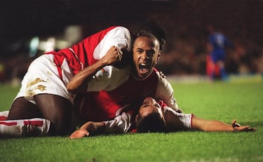 Pieza fundamental de uno de los mejores equipos que han pasado por la Premier League:El Arsenal de 'Los Invencibles'. En el conjunto de Londres estuvo nueve temporadas en las que jugó 377 partidos anotando 228 goles. Con el Arsenal consiguió levantar dos Premier. 