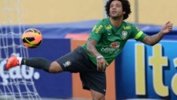 Marcelo, en un entrenamiento con Brasil.