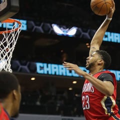 Monstruosidad de Davis: 46+21 ¡Y Cousins lo vio desde el banco!