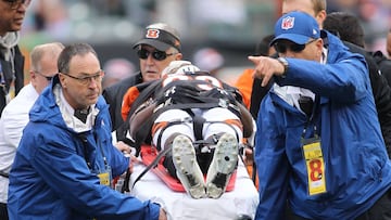 CINCINNATI, OH - NOVEMBER 25: Tony McRae #29 of the Cincinnati Bengals is carted off of the field after sustaining a concussion during the third quarter of the game against the Cleveland Browns at Paul Brown Stadium on November 25, 2018 in Cincinnati, Ohio.   John Grieshop/Getty Images/AFP
 == FOR NEWSPAPERS, INTERNET, TELCOS &amp; TELEVISION USE ONLY ==