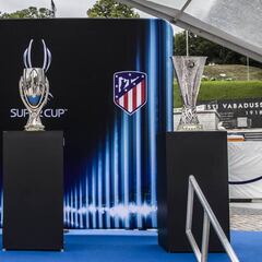 Tres mil madrileños llenan de color las calles de Tallin