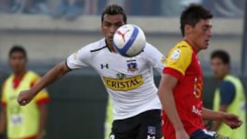 Esteban Paredes en el último choque entre hispanos y albos en Santa Laura. 4-1 ganó Colo Colo el 9 de febrero de 2014.