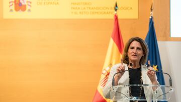 La vicepresidenta tercera y ministra para la Transición Ecológica y el Reto Demográfico, Teresa Ribera, interviene durante la presentación del primer Mapa de la Comunicación Rural en España, en el Ministerio para la Transición Ecológica y el Reto Demográfico, a 10 de septiembre de 2024, en Madrid (España). La Cátedra de Despoblación y Reto Demográfico de Next Educación ha elaborado el Mapa de la Comunicación Rural en España con el objetivo de identificar los medios locales que dan información sobre el medio rural en el país y detectar los espacios donde no existen medios de comunicación. Este proyecto engloba más de 2800 medios de comunicación con presencia en el mundo rural.
10 SEPTIEMBRE 2024;COMUNICACIÓN;RURAL;RUEDA DE PRENSA;PRESENTACIÓN;
Diego Radamés / Europa Press
10/09/2024