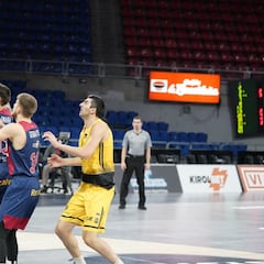 El Baskonia logra algo de paz con su victoria ante el Tenerife