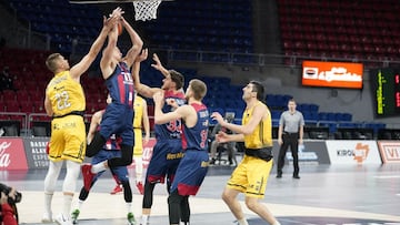 Sedekerskis trata de anotar ante la defensa de Fran Guerra durante el TD Systems Baskonia - Iberostar Tenerife.