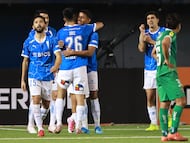 Futbol, Audax Italiano vs Universidad Catolica, campeonato 2026
Fecha 9, Liga de Primera 2026.
El jugador de Universidad Catolica Juan Diaz, centro, celebra un gol contra Audax Italiano durante un partido de primera disputado en el estadio Bicentenario La Florida en Santiago, Chile.
11/04/2026
Felipe Zanca/Photosport
Football, Audax Italiano vs Universidad Catolica, campeonato 2026
9tst turn, 2026 First division league.
Universidad CatolicaÕs player Juan Diaz, center, celebrates his gol against Audax Italiano during a first division match at the Bicentenario La Florida stadium in Santiago, Chile.
11/04/2026
Felipe Zanca/Photosport