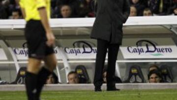 Jos&eacute; Mourinho se queja en Valladolid de la actuaci&oacute;n arbitral.