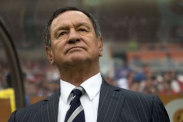 Dirigió al Tricolor de 2000 a 2001 y tras malos resultados dejó el puesto. Regresó en 2010 como interino; de paso se le hizo un homenaje. En total dirigió 20 partidos, donde ganó cinco, empató cuatro y perdió 11 para una efectividad del 25%.