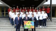 CSD. Graefenhain, Cardenal y Carballo, con los gimnastas. 