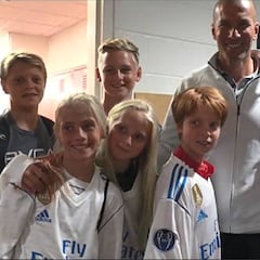 La risita nerviosa de Julia Roberts al besar a Zidane