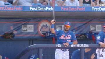 Thor se aparece en la MLB: atrapa un bate en el aire sin despeinarse