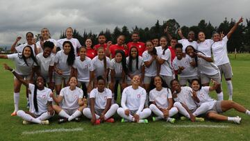 Jugadoras de Santa Fe antes del viaje a Argentina para la Copa Libertadores Femenina.