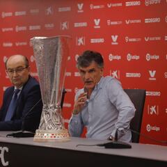 Mendilibar: “Me gustaría que siguiera Monchi; se verá estos días”